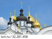 Купола Богоявленско-Анастасиина кафедрального собора. Богоявленско-Анастасиин женский монастырь в Костроме, Россия (2019 год). Стоковое фото, фотограф Елена Коромыслова / Фотобанк Лори