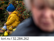 Посетители фестиваля "Золотая осень" на Красной площади города Москвы, Россия (2019 год). Редакционное фото, фотограф Николай Винокуров / Фотобанк Лори