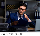 Auditor looking for errors in financial reporting for company. Стоковое фото, фотограф Elnur / Фотобанк Лори