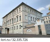Главный дом городской усадьбы К.И. Доброхотова,  построен в 1782 г. Москва, Гороховский переулок, дом 3 (2019 год). Стоковое фото, фотограф Овчинникова Ирина / Фотобанк Лори