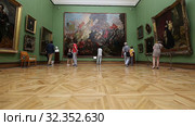 The State Tretyakov Gallery-- is an art gallery in Moscow, Russia, the foremost depository of Russian fine art in the world. Gallery's history starts in 1856. Hall of artist V.Vasnetsov. Collection - 130,000 exhibits (2019 год). Редакционное видео, видеограф Владимир Журавлев / Фотобанк Лори