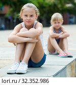Two quarreled little girls. Стоковое фото, фотограф Яков Филимонов / Фотобанк Лори