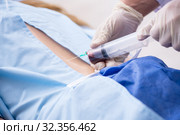 Female patient getting an injection in the clinic. Стоковое фото, фотограф Elnur / Фотобанк Лори