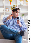 Funny man singing songs in karaoke at home. Стоковое фото, фотограф Elnur / Фотобанк Лори