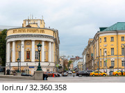 Улица Большая Никитская. Домовый храм мученицы Татианы при МГУ. Москва (2018 год). Редакционное фото, фотограф Александр Щепин / Фотобанк Лори