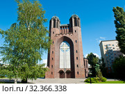 Крестовоздвиженский собор (Кирха креста, Кройцкирха; Kreuzkirche) в солнечный день. Город Калининград. Россия (2019 год). Редакционное фото, фотограф E. O. / Фотобанк Лори