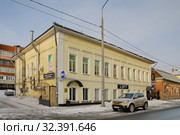Бывший дом дворянского общества, построенный в середине XIX века на улице Собинова, 54 в Ярославле (2017 год). Редакционное фото, фотограф stargal / Фотобанк Лори