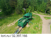180-мм артиллерийская установка ТМ-1-180 на железнодорожном транспортере в боевом положении. Форт "Красная Горка" (съемка с квадрокоптера). Ленинградская область, Россия (2019 год). Редакционное фото, фотограф Виктор Карасев / Фотобанк Лори