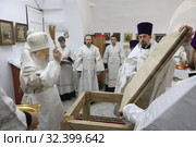 Великое освящение Троицкого храма села Заворово Московской области (2019 год). Редакционное фото, фотограф Дмитрий Неумоин / Фотобанк Лори