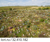 Городское кладбище. Мусульманские и христианские могилы. Вид сверху. City cemetery. Muslim and Orthodox parts. Aerial view. Стоковое фото, фотограф Евгений Романов / Фотобанк Лори
