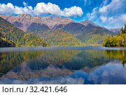 Горная Абхазия. Горное озеро Рица. Стоковое фото, фотограф Николай Николенко / Фотобанк Лори