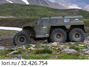 Snow swamp off-road and all-terrain vehicle Predator for transporting tourists (2019 год). Редакционное фото, фотограф А. А. Пирагис / Фотобанк Лори