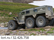 Snow and swamp extreme off-road, all-terrain vehicle Predator transportation travelers and tourists (2019 год). Редакционное фото, фотограф А. А. Пирагис / Фотобанк Лори