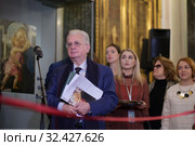 Директор Государственного Эрмитажа Михаил Пиотровский на пресс-показе выставки «Сандро Боттичелли. «Мадонна делла Лоджиа». Из галереи Уффици, Флоренция. Из серии "Шедевры музеев мира в Эрмитаже"» в рамках VIII Санкт-Петербургского международного культурного форума (2019 год). Редакционное фото, фотограф Stockphoto / Фотобанк Лори