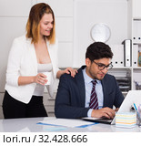Businesswoman seducing male colleague. Стоковое фото, фотограф Яков Филимонов / Фотобанк Лори