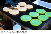 Colombian corn flour cake Arepas. Стоковое фото, фотограф Яков Филимонов / Фотобанк Лори