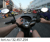 bike street first person view scooter asia thailand urban city ride. Стоковое фото, фотограф Aleksejs Bergmanis / Фотобанк Лори