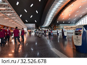 Doha, Qatar - Nov 24. 2019. Smart check-in Departure Area of Hamad International Airport. Self service kiosk. Редакционное фото, фотограф Володина Ольга / Фотобанк Лори