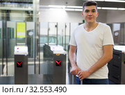 Man passing baffle gate in metro station. Стоковое фото, фотограф Яков Филимонов / Фотобанк Лори