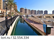 Doha, Qatar - Nov 23. 2019. Marina on the Pearl Island. Редакционное фото, фотограф Володина Ольга / Фотобанк Лори