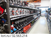 Off road protective boots are on sale in Motonet shop in Roihupelto. It is Finnish special chain of auto parts and accessories, tools and home and leisure products (2019 год). Редакционное фото, фотограф Кекяляйнен Андрей / Фотобанк Лори
