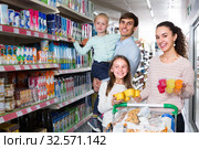Family purchasing yoghurts in supermarket. Стоковое фото, фотограф Яков Филимонов / Фотобанк Лори