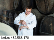 Cheerful taster posing with glass of wine. Стоковое фото, фотограф Яков Филимонов / Фотобанк Лори