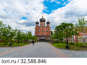 Соборный храм в честь иконы Богородицы, именуемой Донской (Большой собор). Донской монастырь. Москва (2019 год). Редакционное фото, фотограф Александр Щепин / Фотобанк Лори