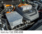 Двигательный отсек автомобиля volkswagen e-golf (2019 год). Редакционное фото, фотограф Вячеслав Палес / Фотобанк Лори