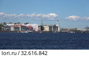 Солнечный июньский день на Неве. Санкт-Петербург, Россия (2019 год). Редакционное видео, видеограф Виктор Карасев / Фотобанк Лори