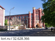 Электрозавод - старое промышленное здание, построенное в псевдоготическом стиле. Москва, Электрозаводская улица, 21. (2019 год). Редакционное фото, фотограф Сергей Рыбин / Фотобанк Лори
