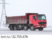 CNHTC Howo Sinotruk (2013 год). Редакционное фото, фотограф Art Konovalov / Фотобанк Лори