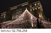 Christmas (New Year holidays) decoration in Moscow (at night), Russia-- Manege Square near the Kremlin (2019 год). Редакционное видео, видеограф Владимир Журавлев / Фотобанк Лори