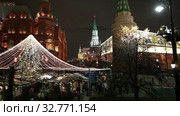 Christmas (New Year holidays) decoration in Moscow (at night), Russia-- Manege Square near the Kremlin (2019 год). Редакционное видео, видеограф Владимир Журавлев / Фотобанк Лори