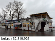 Ресторан "Звёздный Ильяс" у набережной в Севастополе (2015 год). Редакционное фото, фотограф Free Wind / Фотобанк Лори