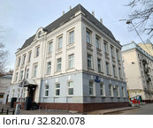 Потаповский переулок, 16/5с1. Дом причта церкви Успения Пресвятой Богородицы в Котельниках (1874, архитектор А. С. Каминский, кон. 1870—1880-е, нач. 1890-х) (2019 год). Редакционное фото, фотограф Овчинникова Ирина / Фотобанк Лори