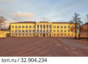 Основное здание школы офицеров резерва, 1898 год, архитектор Якоб Ахренберг. Хамина. Финляндия (2019 год). Стоковое фото, фотограф Сергей Афанасьев / Фотобанк Лори