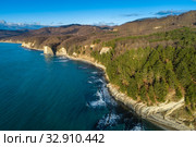 Краснодарский край, Туапсе, вид сверху на мыс Кадош и скалу Киселёва. Стоковое фото, фотограф glokaya_kuzdra / Фотобанк Лори