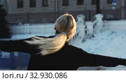 A young woman professional figure skater spinning around herself on ice rink outdoors. Стоковое видео, видеограф Константин Шишкин / Фотобанк Лори