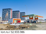 Автомобильная заправочная станция "АБС" солнечным апрельским днем. Петрозаводск, Карелия (2019 год). Редакционное фото, фотограф Виктор Карасев / Фотобанк Лори