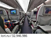 Doha, Qatar - Nov 24. 2019. Salon Airbus A320 Economy class of Qatar Airways. Редакционное фото, фотограф Володина Ольга / Фотобанк Лори