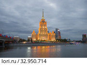 Гостиница "Украина"(Radisson Royal Hotel, Moscow) в ночной подсветке облачным сентябрьским вечером. Москва (2016 год). Редакционное фото, фотограф Виктор Карасев / Фотобанк Лори
