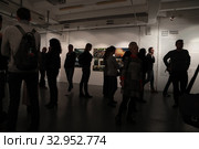 Фотовыставка Максима Мармура "ЧЕЧНЯ ВОЙНА БУДНИ" в галерее братьев Люмьер (2020 год). Редакционное фото, фотограф Дмитрий Неумоин / Фотобанк Лори