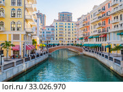 Doha, Qatar - Nov 23. 2019. District Qanat Quartier on Pearl Island. Редакционное фото, фотограф Володина Ольга / Фотобанк Лори