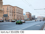 The Kutuzovsky avenue or Prospekt is a major radial avenue in city, named after Mikhail Illarionovich Kutuzov. Winter season. Moscow, Russia (2019 год). Редакционное фото, фотограф Кекяляйнен Андрей / Фотобанк Лори