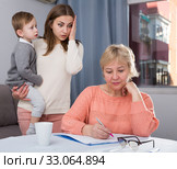 Two women are having disagreements with filling utility bills. Стоковое фото, фотограф Яков Филимонов / Фотобанк Лори