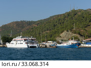 Морские суда у причала города Мармарис. Турция (2019 год). Редакционное фото, фотограф Free Wind / Фотобанк Лори