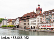 Lucerne old town view with Town Hall clock tower (2017 год). Редакционное фото, фотограф EugeneSergeev / Фотобанк Лори