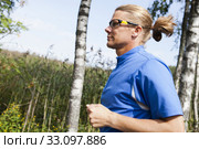 Trail runner in summer. Стоковое фото, фотограф Elina Manninen / PantherMedia / Фотобанк Лори