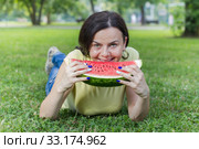 Smiling Young Woman Eating Watermelon. Стоковое фото, фотограф Mitar gavric / PantherMedia / Фотобанк Лори
